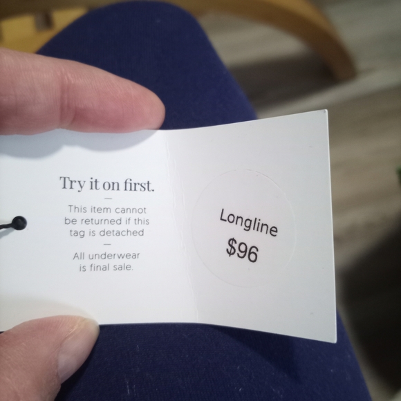 Chic Black Lace Underwire Bralette - Picture 3 of 3